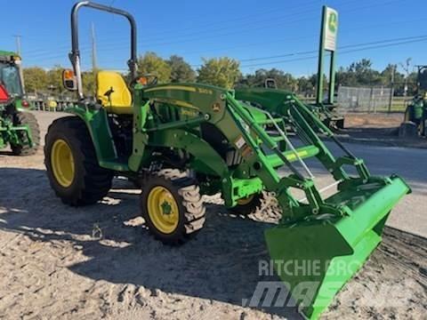 John Deere 3033R Naudoti kompaktiški traktoriai