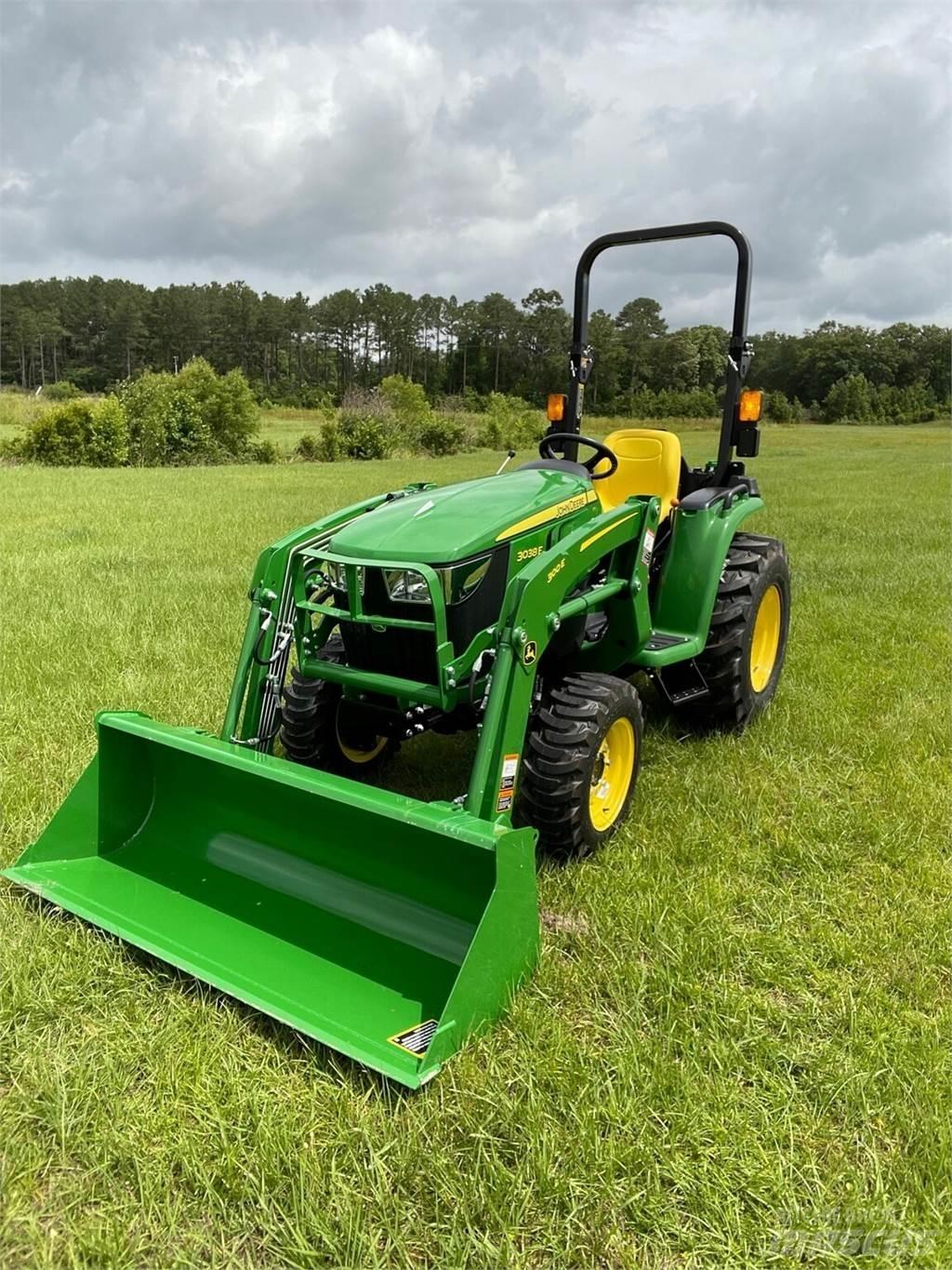 John Deere 3038E Naudoti kompaktiški traktoriai