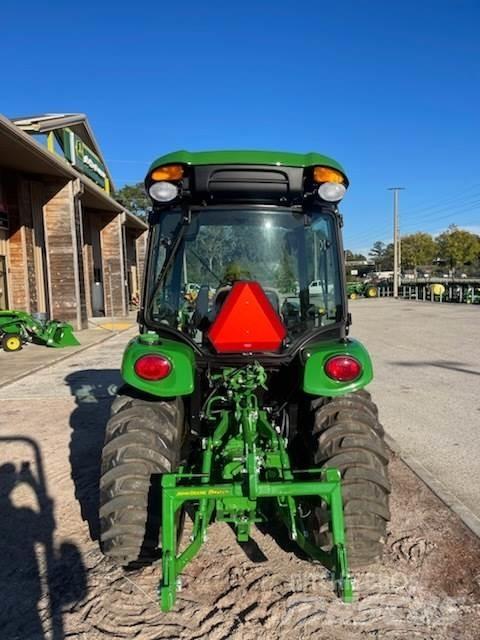 John Deere 3046R Traktoriai