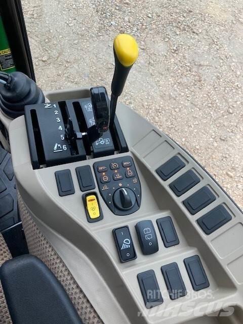 John Deere 3046R Traktoriai