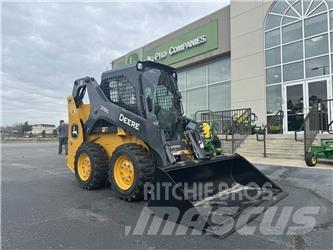 John Deere 318G Krautuvai su šoniniu pasukimu
