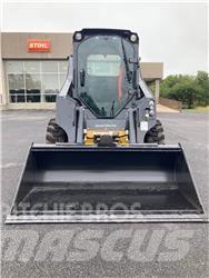 John Deere 318G Krautuvai su šoniniu pasukimu