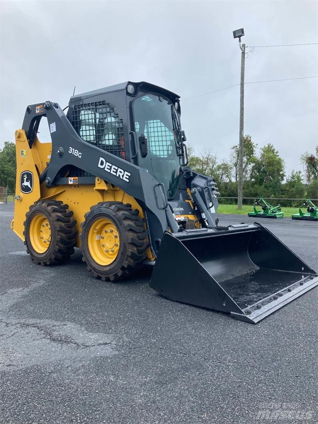 John Deere 318G Krautuvai su šoniniu pasukimu