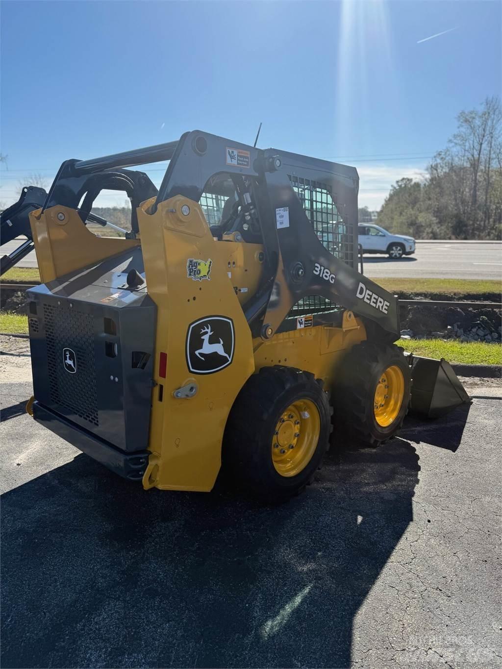 John Deere 318G Krautuvai su šoniniu pasukimu