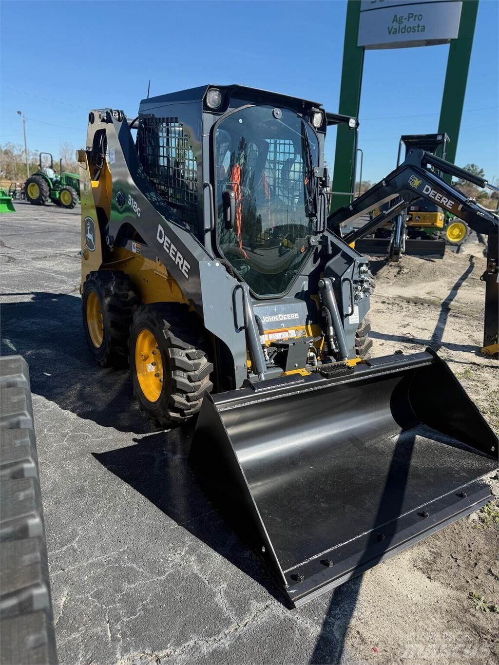 John Deere 318G Krautuvai su šoniniu pasukimu