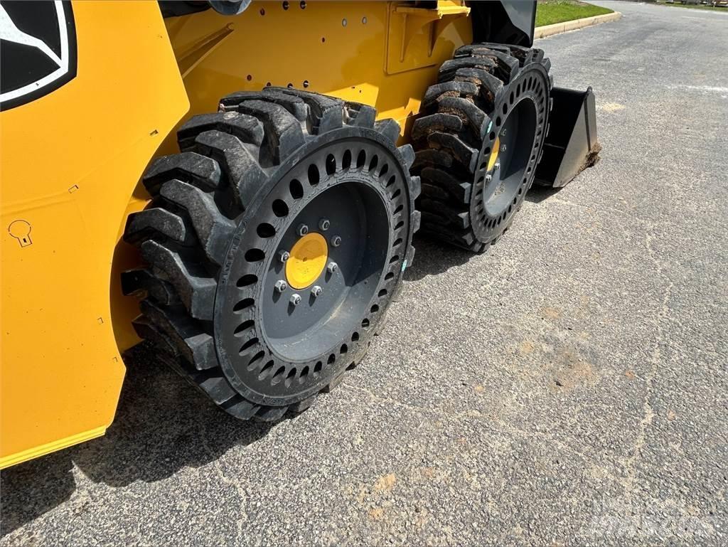 John Deere 318G Krautuvai su šoniniu pasukimu