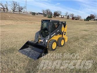 John Deere 318G Krautuvai su šoniniu pasukimu