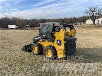 John Deere 318G Krautuvai su šoniniu pasukimu