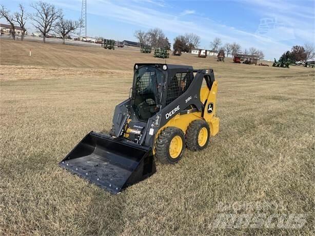 John Deere 318G Krautuvai su šoniniu pasukimu