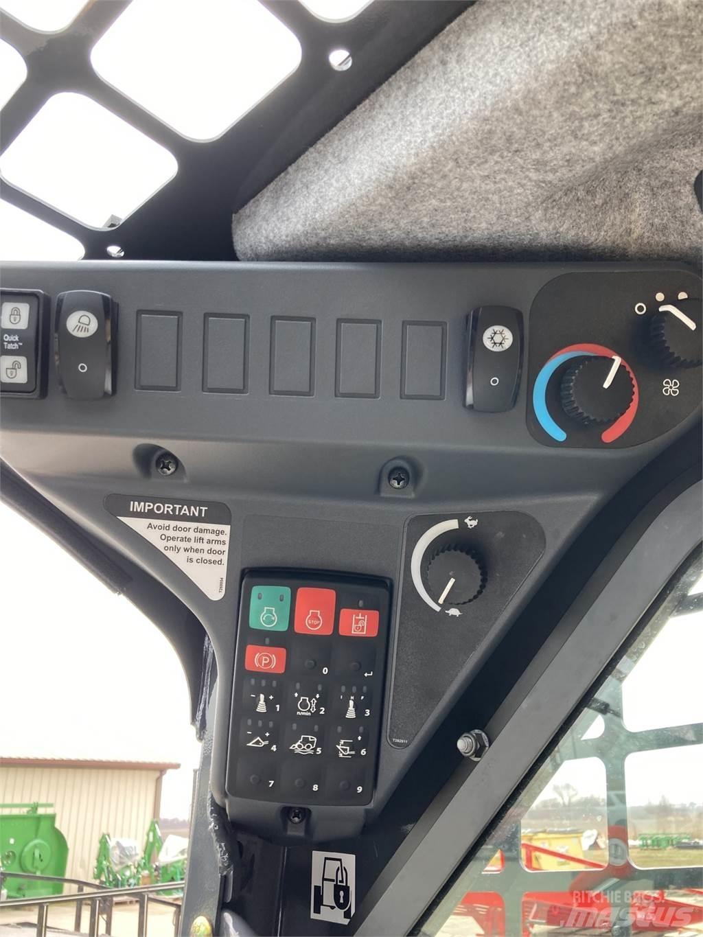 John Deere 318G Krautuvai su šoniniu pasukimu