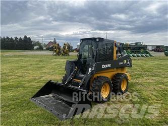 John Deere 324G Krautuvai su šoniniu pasukimu