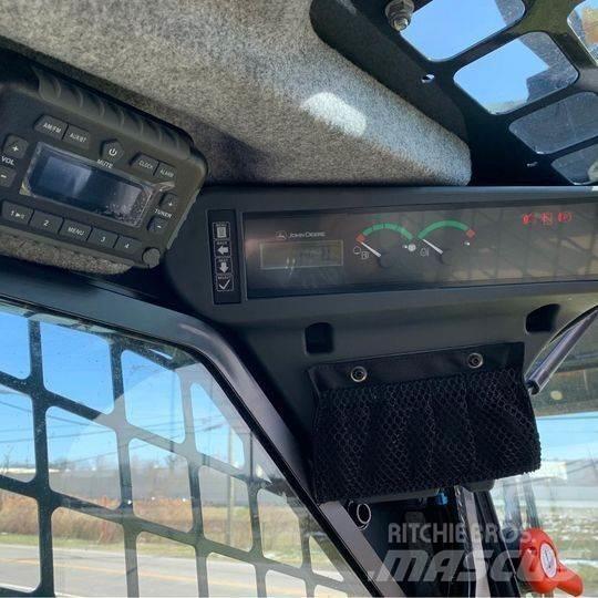 John Deere 324G Krautuvai su šoniniu pasukimu