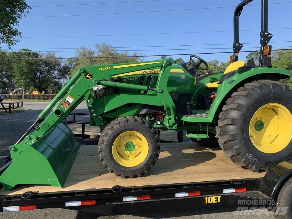 John Deere 4044M Traktoriai