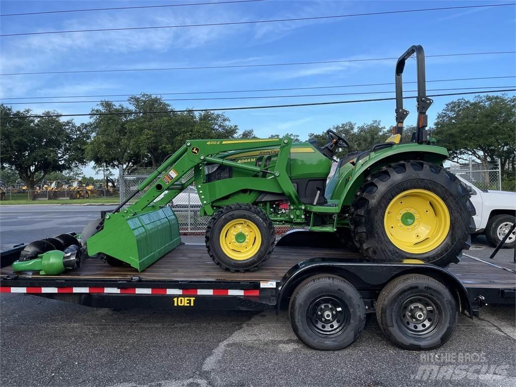 John Deere 4044M Traktoriai