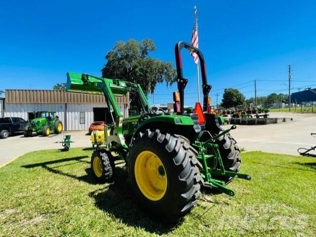 John Deere 4044M Traktoriai