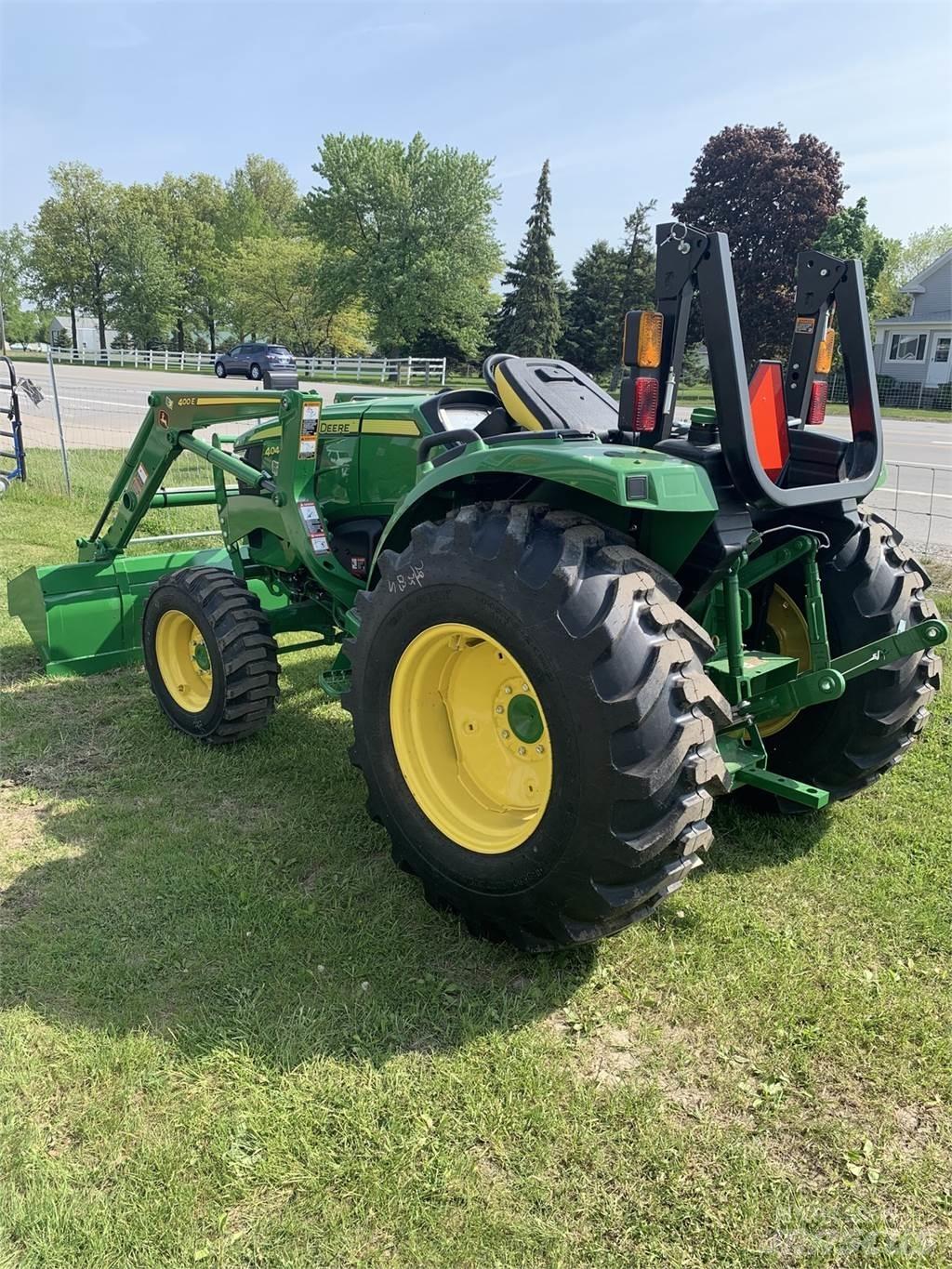 John Deere 4044M Traktoriai