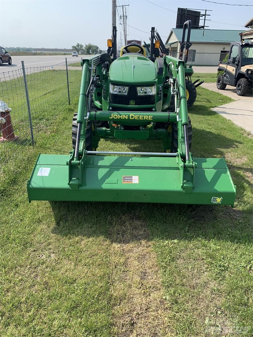 John Deere 4044M Traktoriai