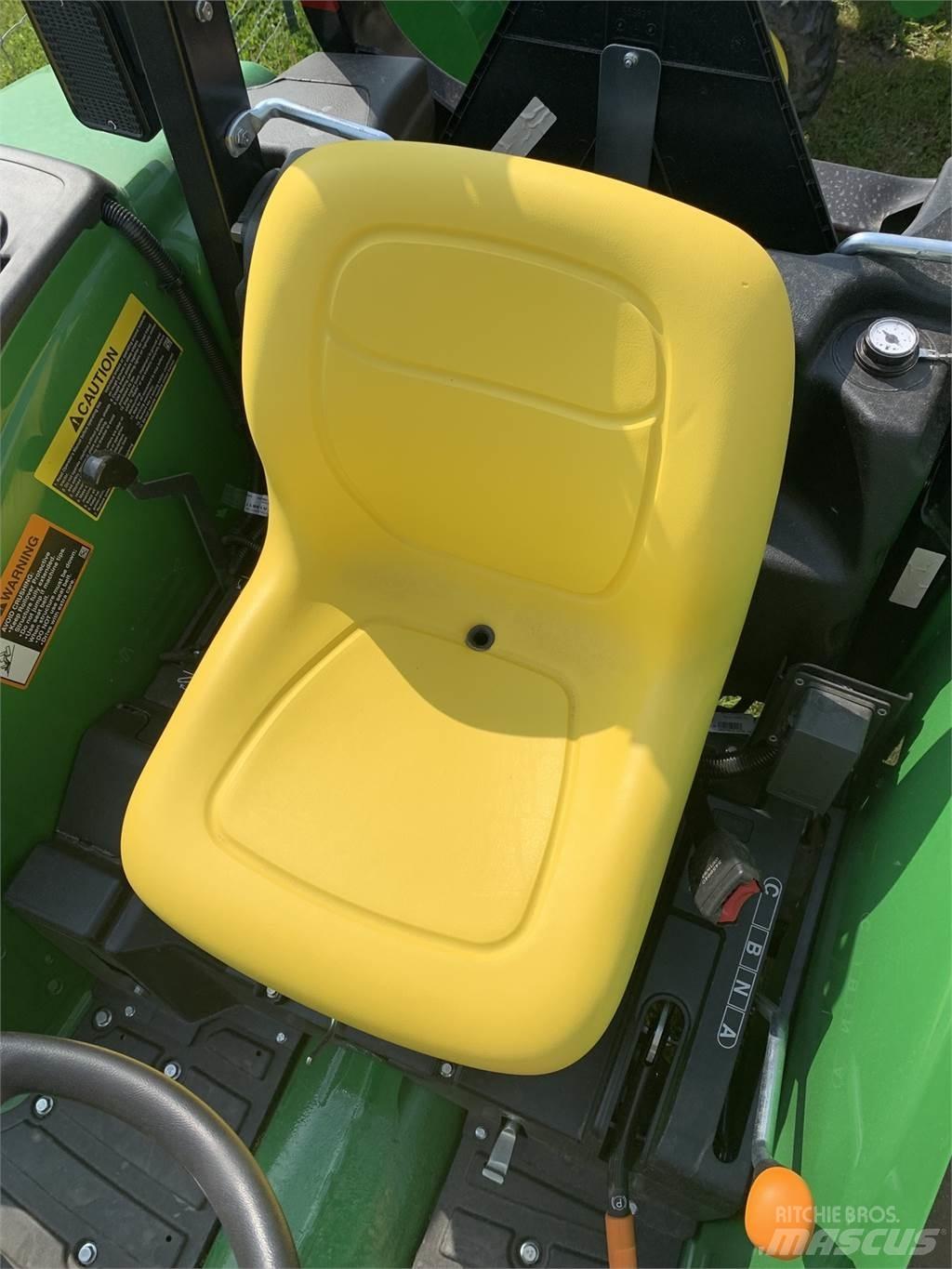 John Deere 4044M Traktoriai
