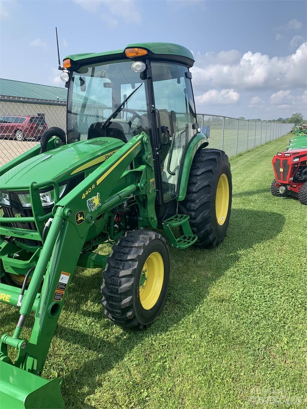 John Deere 4044R Traktoriai
