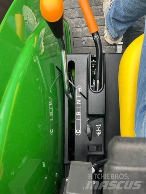 John Deere 4044R Traktoriai
