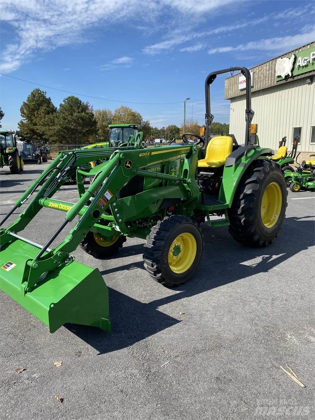 John Deere 4052M Traktoriai