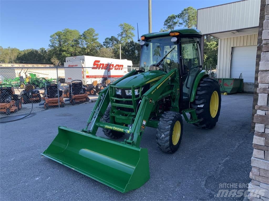 John Deere 4052R Traktoriai