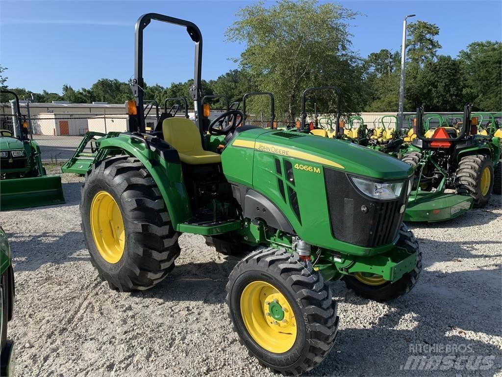 John Deere 4066M Traktoriai