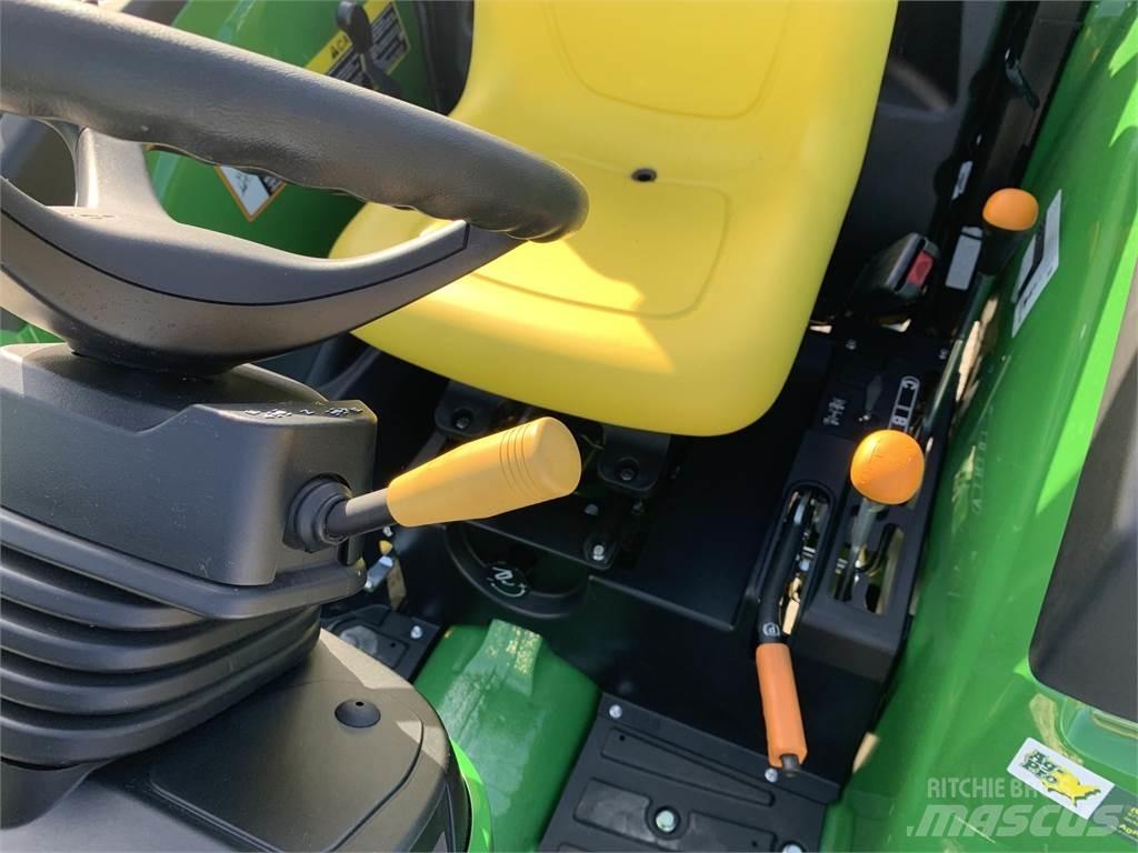 John Deere 4066M Traktoriai