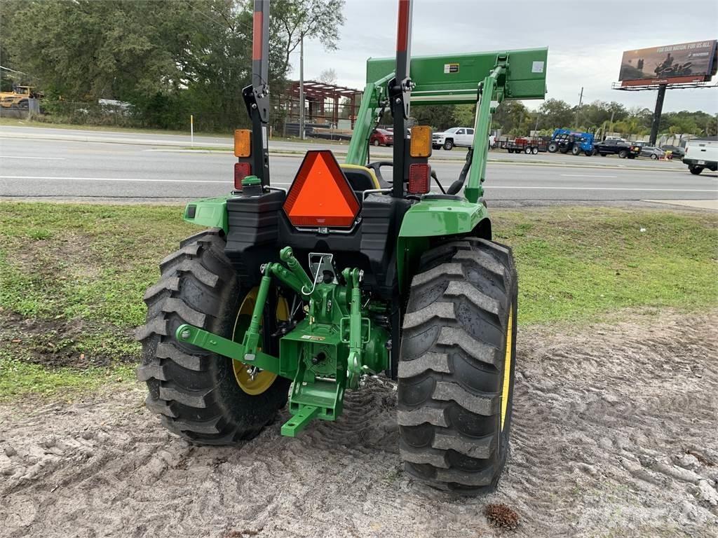 John Deere 4066M Traktoriai