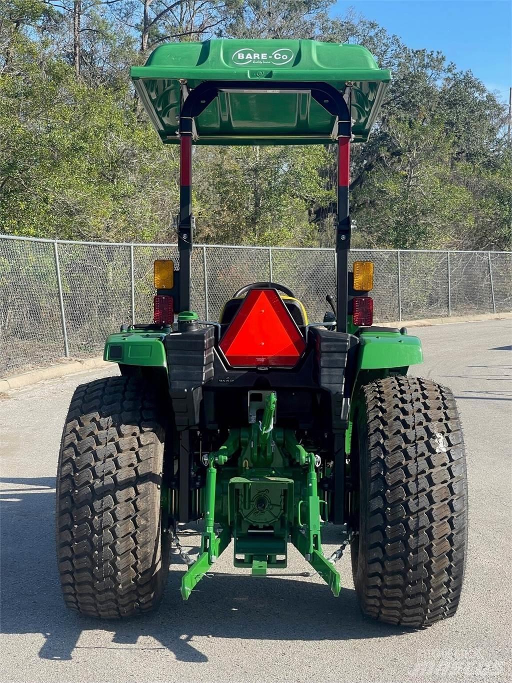 John Deere 4066M Traktoriai