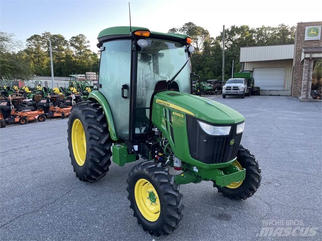 John Deere 4066R Traktoriai