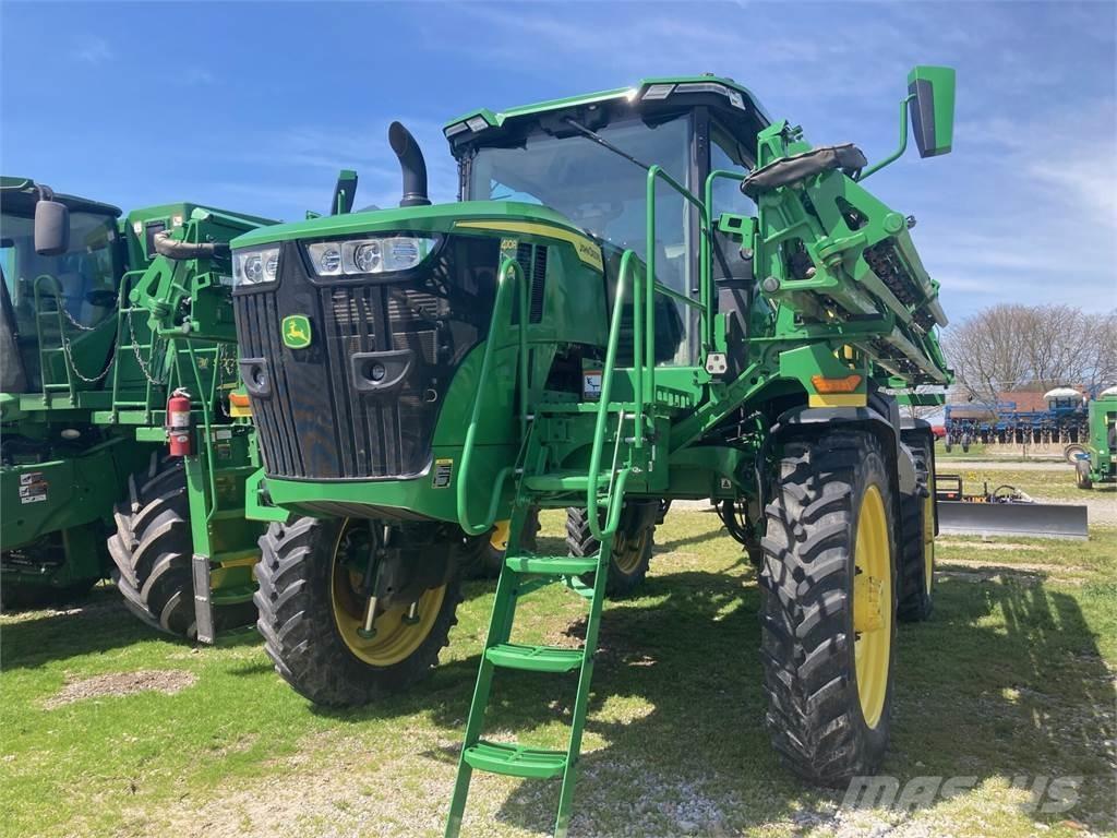 John Deere 410R Prikabinami purkštuvai