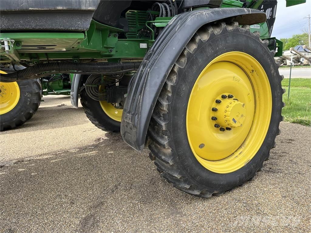 John Deere 412R Prikabinami purkštuvai