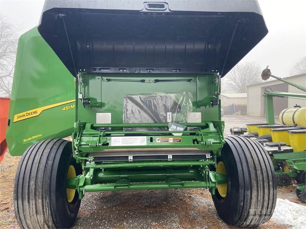 John Deere 451M Ritinių presai