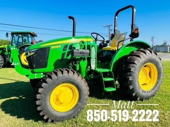 John Deere 5045E Traktoriai