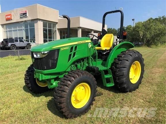 John Deere 5045E Traktoriai