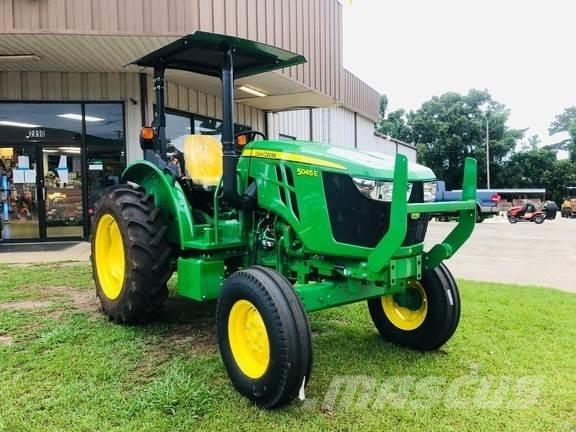 John Deere 5045E Traktoriai
