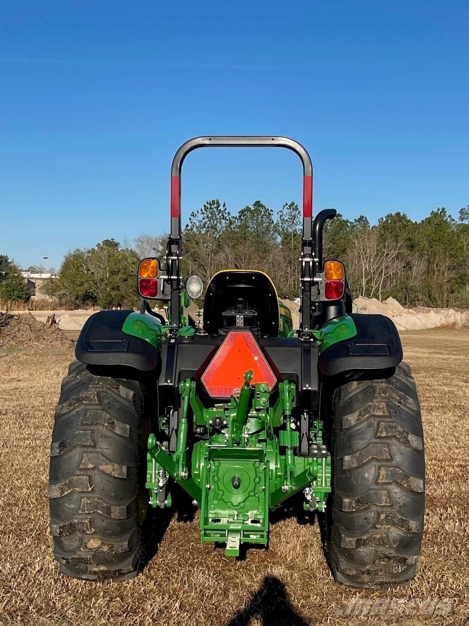 John Deere 5045E Traktoriai