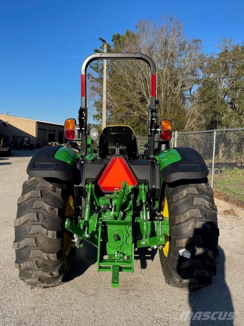 John Deere 5045E Traktoriai