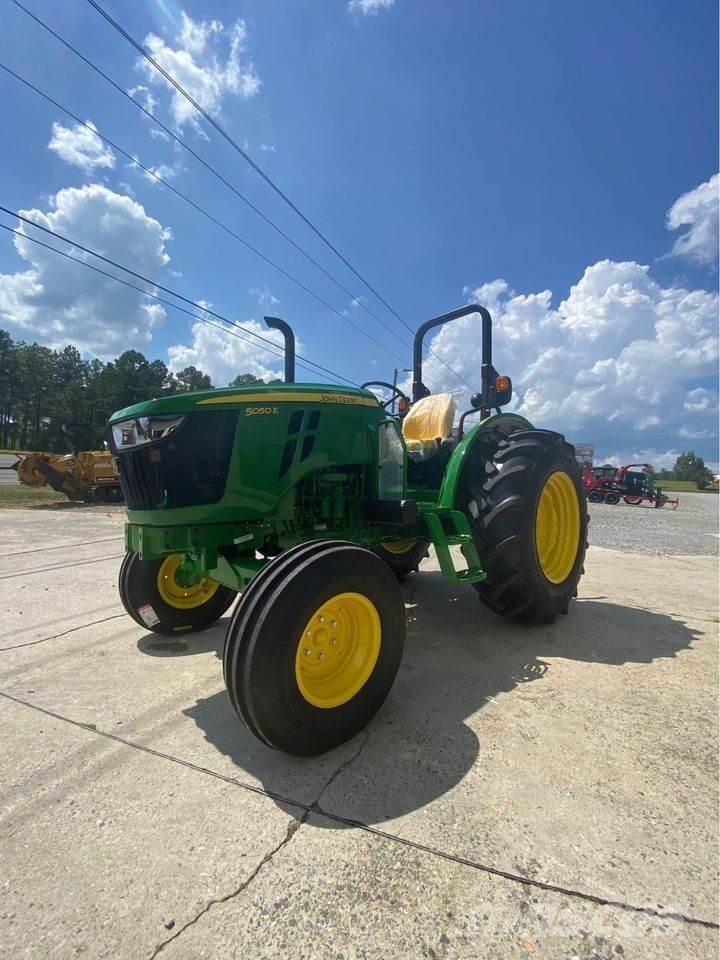John Deere 5050E Traktoriai