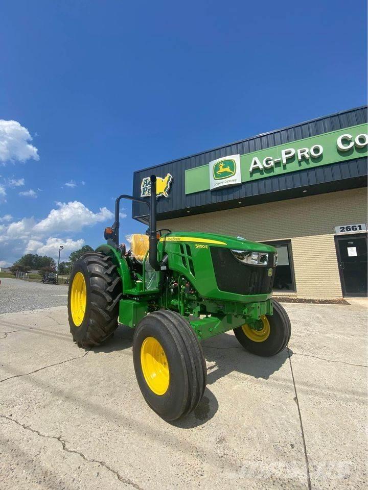 John Deere 5050E Traktoriai