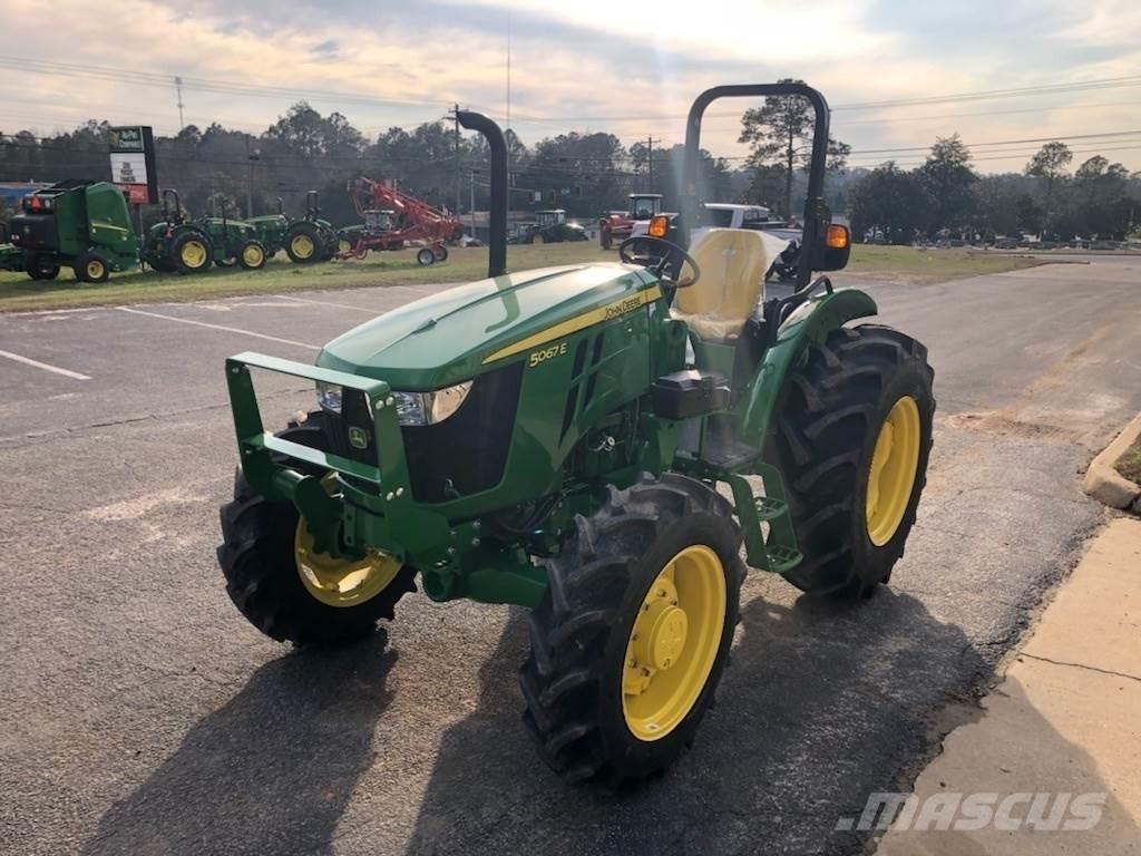 John Deere 5067E Traktoriai