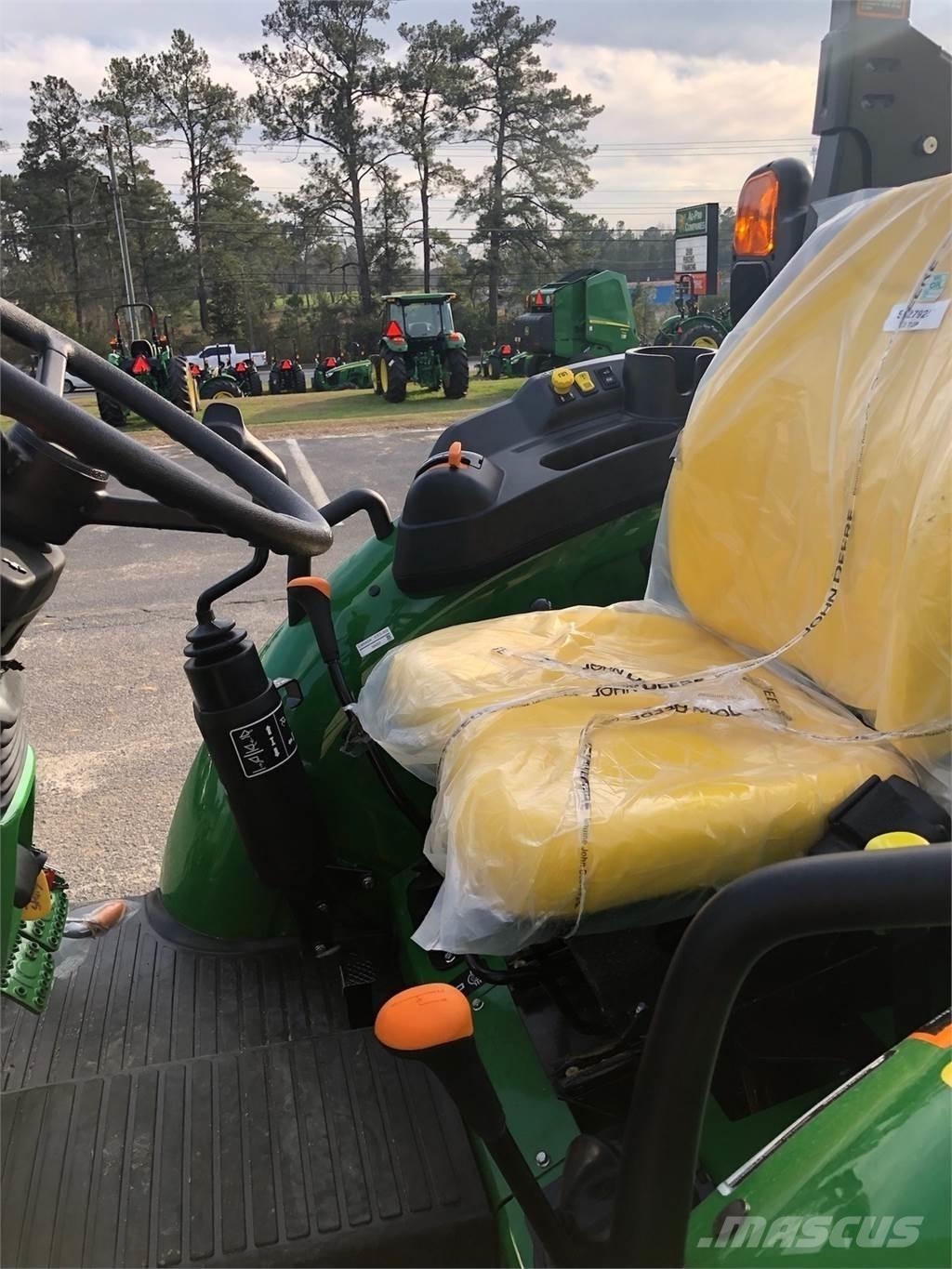John Deere 5067E Traktoriai