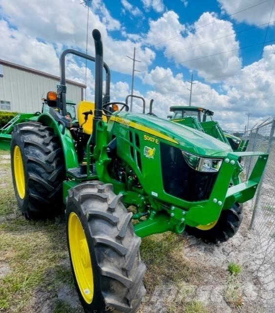 John Deere 5067E Traktoriai