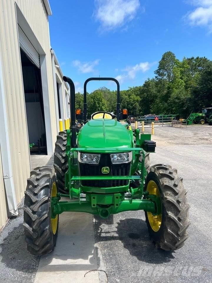 John Deere 5067E Traktoriai