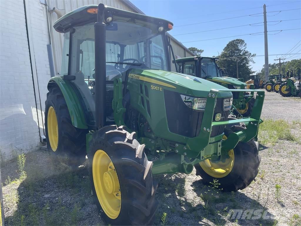 John Deere 5067E Traktoriai