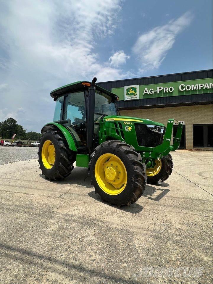 John Deere 5067E Traktoriai
