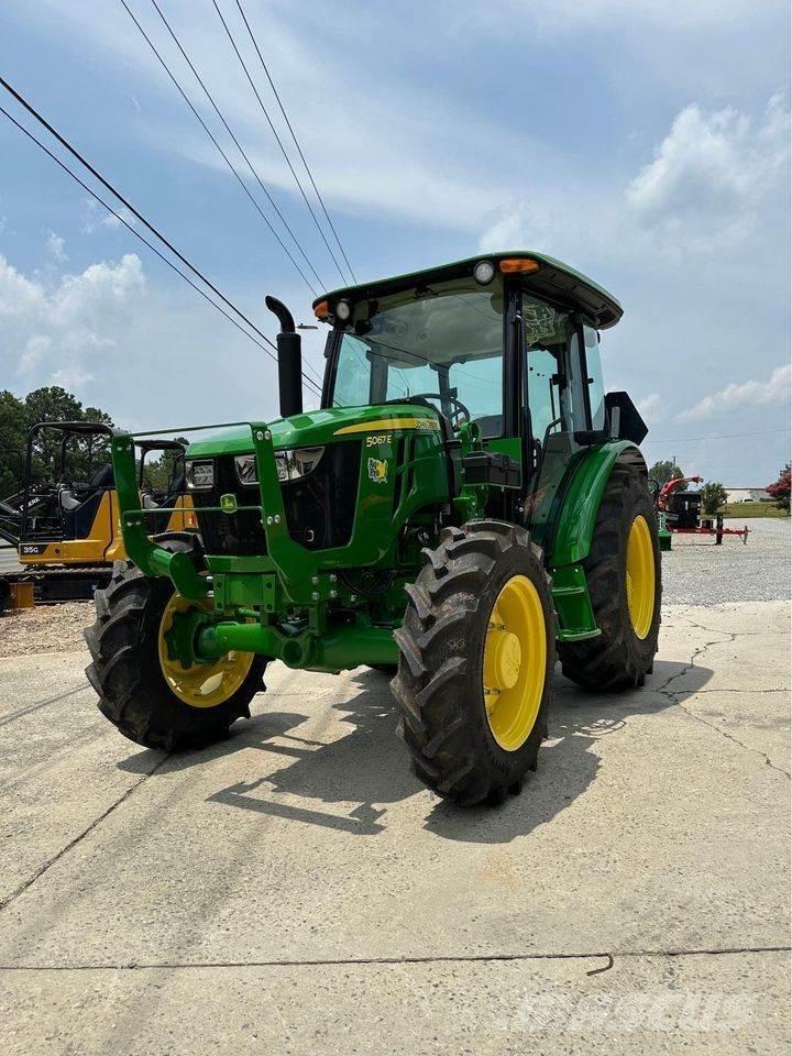 John Deere 5067E Traktoriai