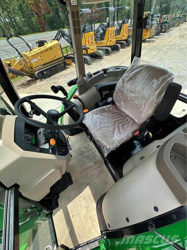 John Deere 5067E Traktoriai