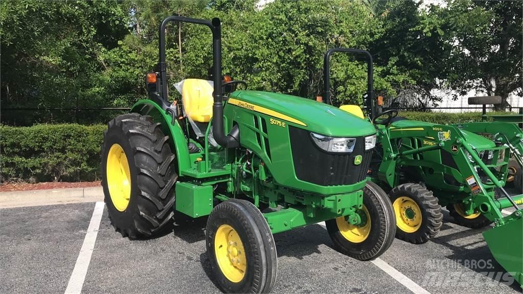 John Deere 5075E Traktoriai